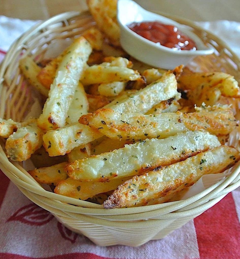 CUÑAS DE PATATA CON AJO Y PARMESANO AL HORNO