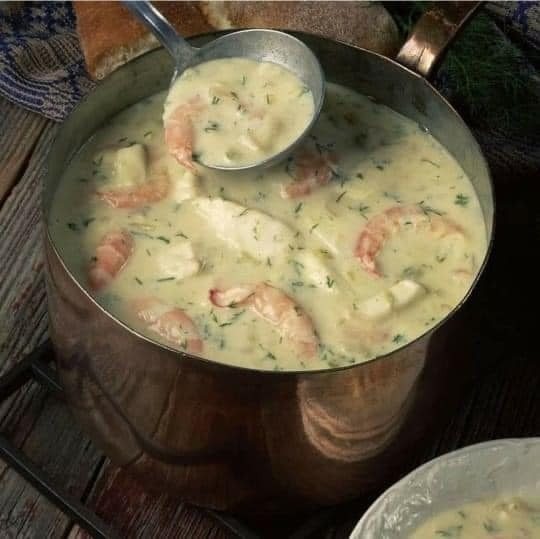 Bisque de mariscos con cangrejo y camarones