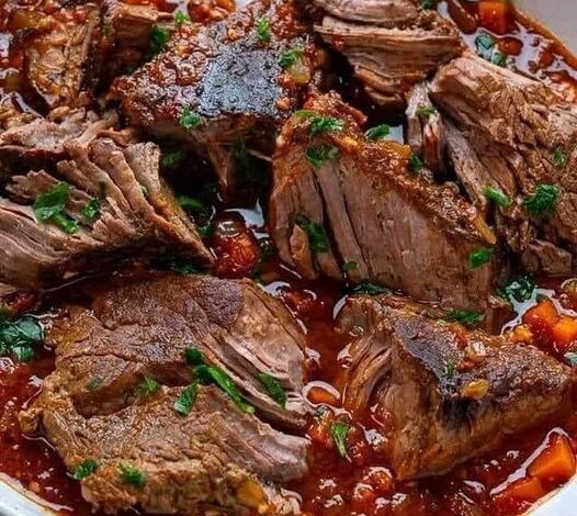 Coloque el asado de carne en su olla de cocción lenta.