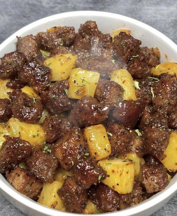 Carne y Patatas que se Deshacen al Primer Bocado: Una Deliciosa Receta Tradicional