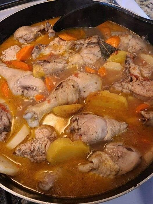 Pollo Cocido con Papas: Una Deliciosa Receta Tradicional