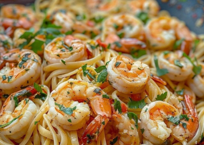 Camarones con mantequilla de ajo celestial con linguine