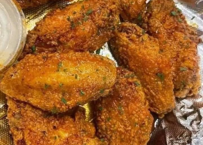 Crispy Fried Garlic Hot Wings