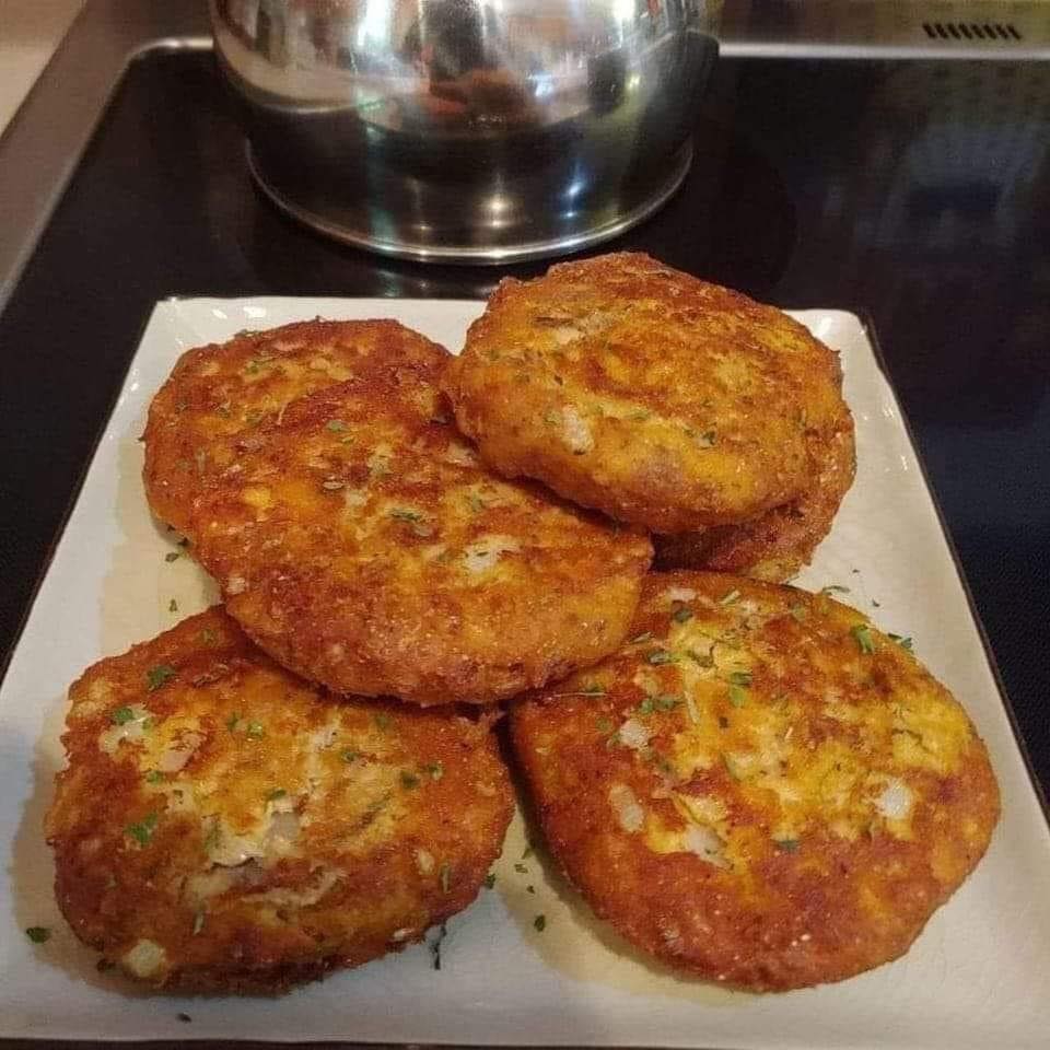 Empanadas de salmón fritas al estilo sureño