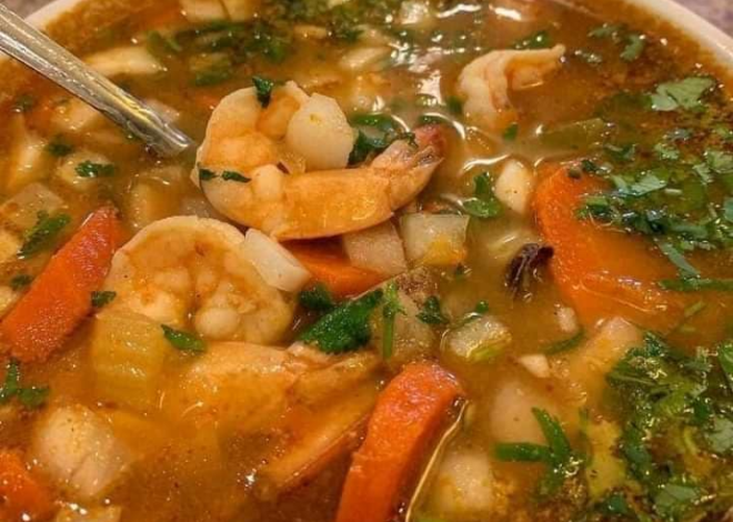 SOPA DE CAMARONES CON VERDURAS