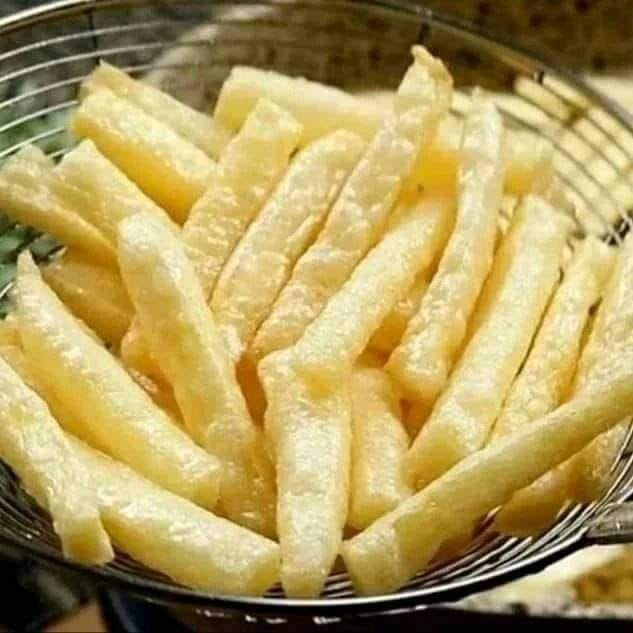 Hazlo así y ahorrarás aceite, además te quedará mucho más dulce que las patatas fritas normales