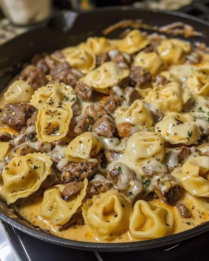 Tortellini De Cheesesteak En Rica Salsa Provolone