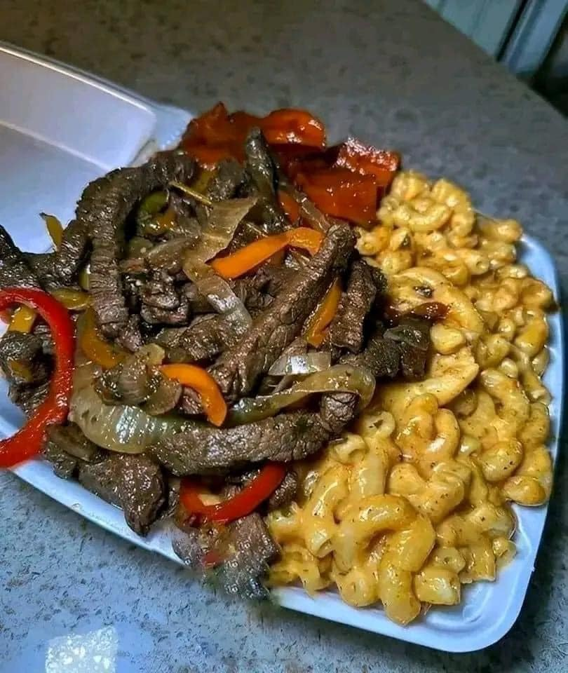 Filete A La Pimienta Clásico Con Pasta