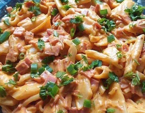 PASTA CREMOSA CAJÚN INSTANTÁNEA CON SALCHICHA