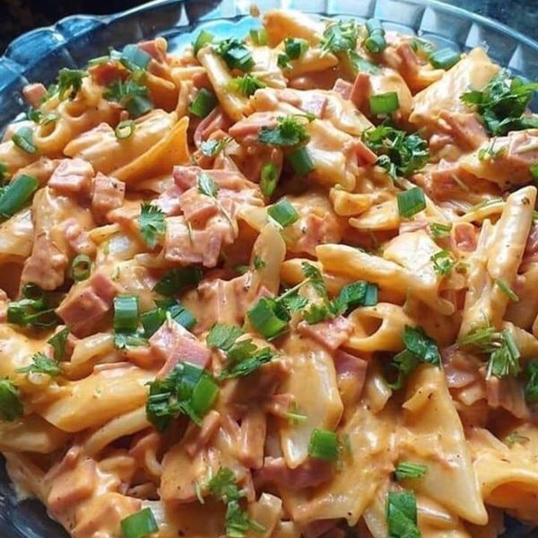 PASTA CREMOSA CAJÚN INSTANTÁNEA CON SALCHICHA