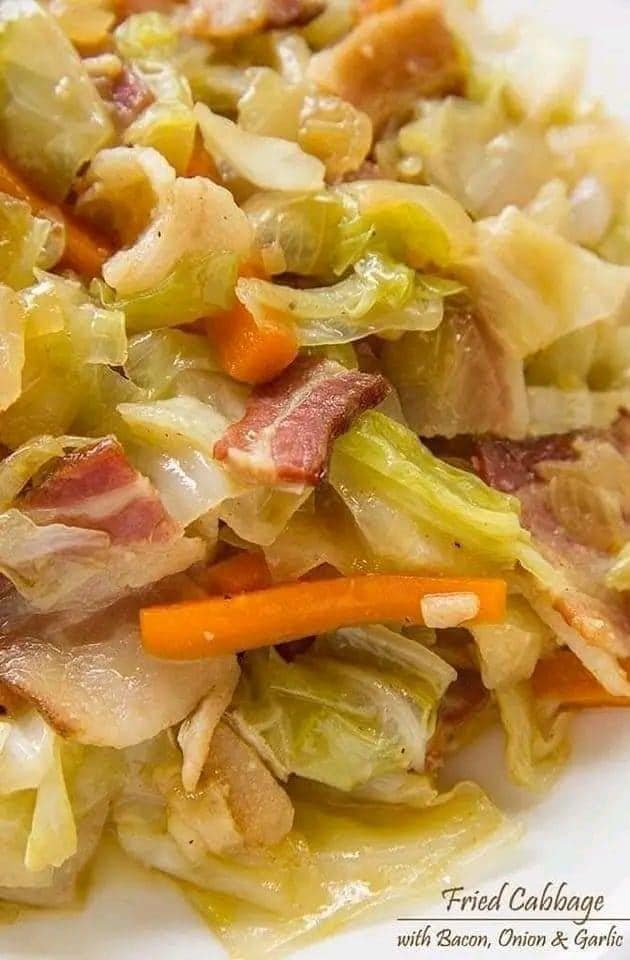 ¿COMERÍAS ESTA COL FRITA CON TOCINO, CEBOLLA Y AJO?