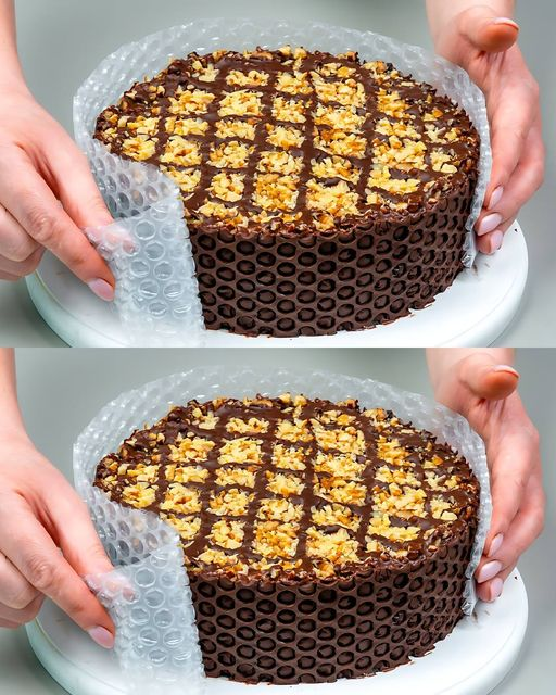 Pastel de Biskota con Capas de Nuez, Chocolate y Café