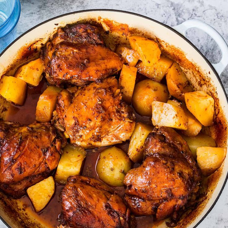 POLLO ADOBADO CON PAPAS