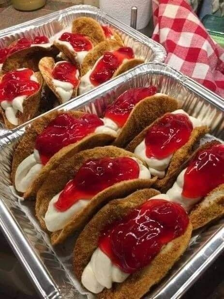 MINI TACOS DE CHEESECAKE CON FRESA