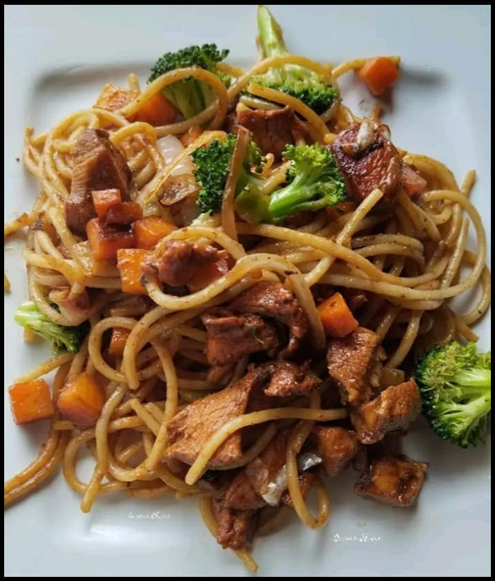 RECETA DE SPAGHETTI CHINO.