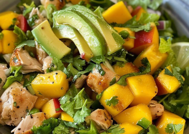 Ensalada de Pollo, Mango y Aguacate 