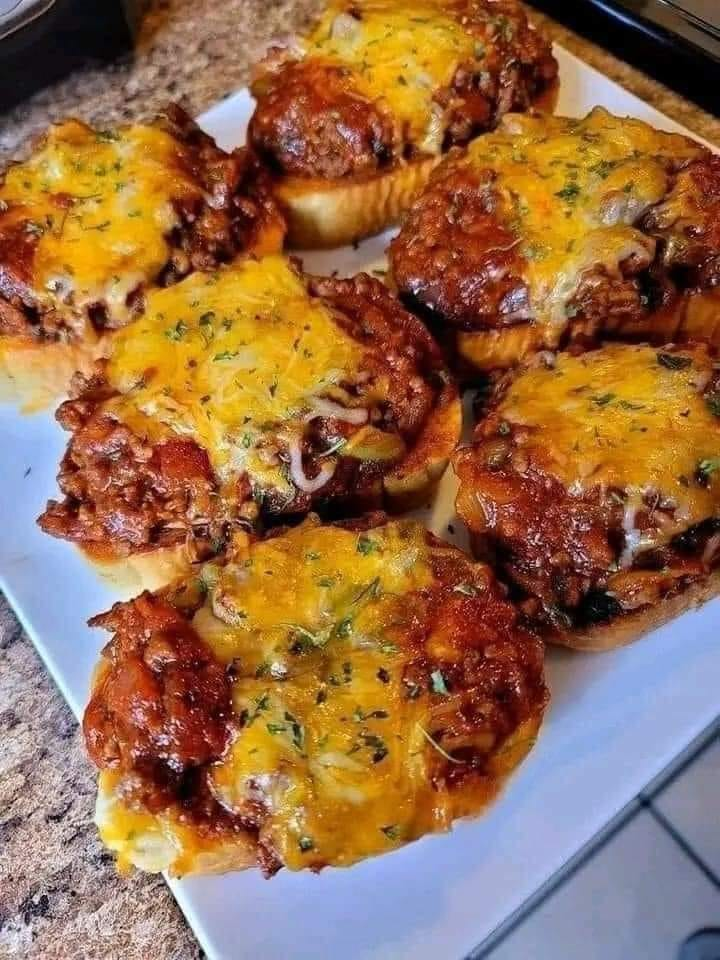 Tostadas de ajo con cara de bolígrafo Sloppy Joes