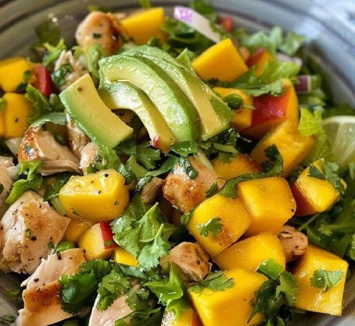 Ensalada de Pollo, Mango y Aguacate