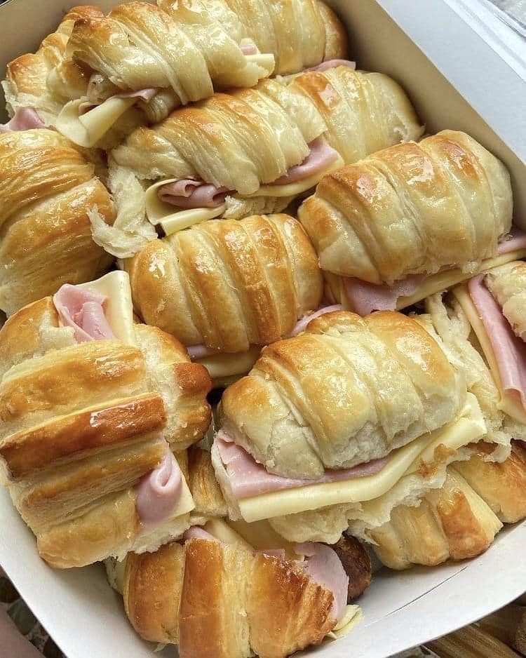 Croissants Rellenos de Jamón y Queso: Un Bocado Irresistible