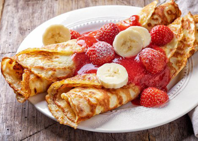 Crepes con Plátano y Fresas