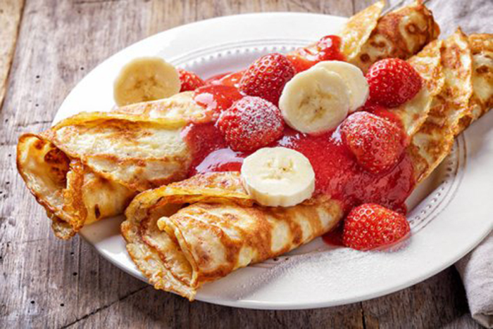 Crepes con Plátano y Fresas