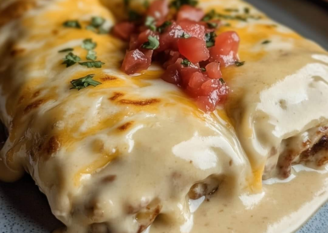 Enchiladas con queso y salsa cremosa