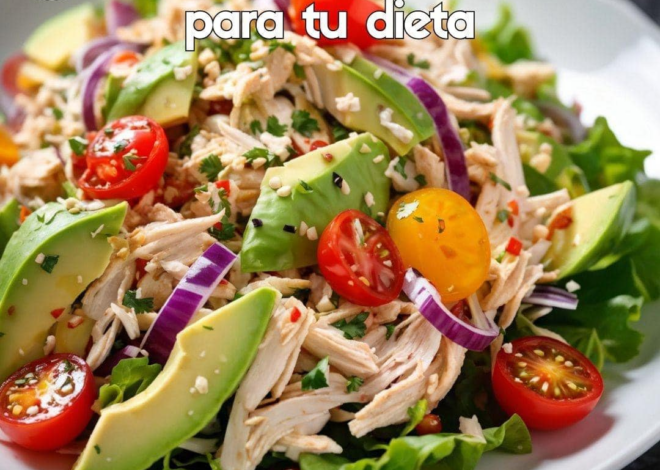 Ensalada saludable de espinacas con pollo para incluir en tu dieta