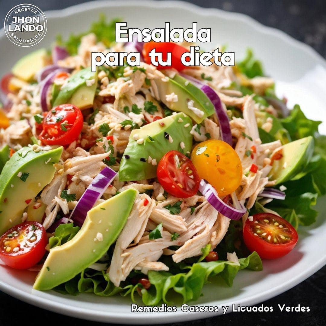 Ensalada saludable de espinacas con pollo para incluir en tu dieta