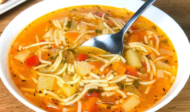 Un clásico que gusta a todo el mundo: sopa de verduras abundante y sabrosa