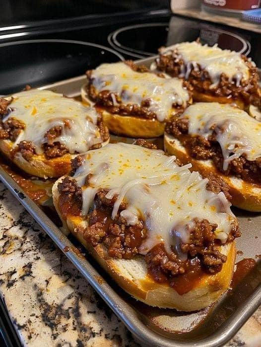 una receta para preparar estas deliciosas tostadas con carne y queso