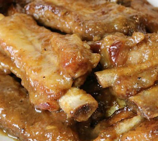 Costillas de Cerdo en Salsa: Un Manjar Tradicional que Sorprenderá a Todos