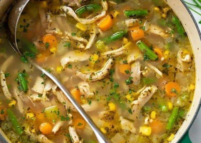 SOPA CASERA DE FIDEOS CON POLLO