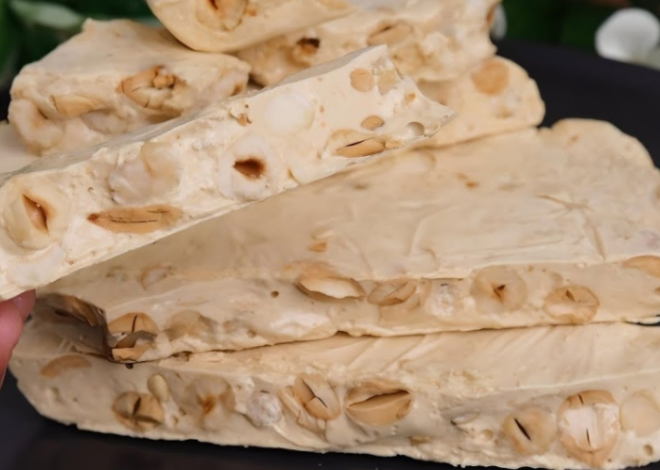 Turrón casero de nueces con miel y frutos secos tostados