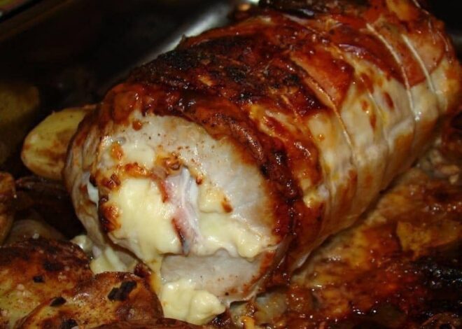 Lomo relleno con jamón y queso asado en el horno con papas