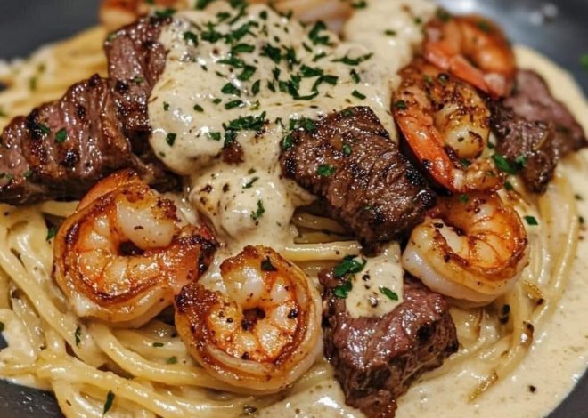 Pasta Alfredo con camarones y bistec al estilo cajún