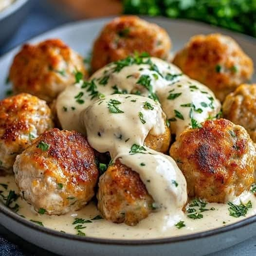 Albóndigas De Pollo Con Salsa Cremosa Ranch