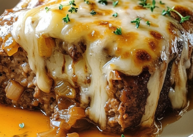 Pastel de carne con cebolla francesa Crockpot y queso suizo derretido