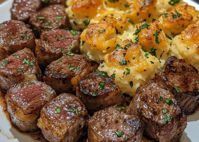 Bocaditos de bistec de costilla y puré de papas con queso