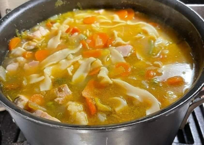 Sopa de pollo con fideos: un clásico reconfortante y favorito