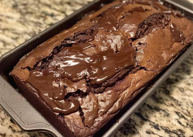 Pan Brownie con Salsa de Chocolate Caliente