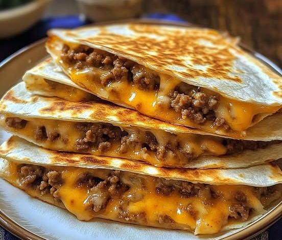 Quesadillas de Carne Molida con Queso Fundido