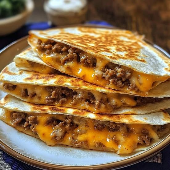 Quesadillas de Carne Molida con Queso Fundido