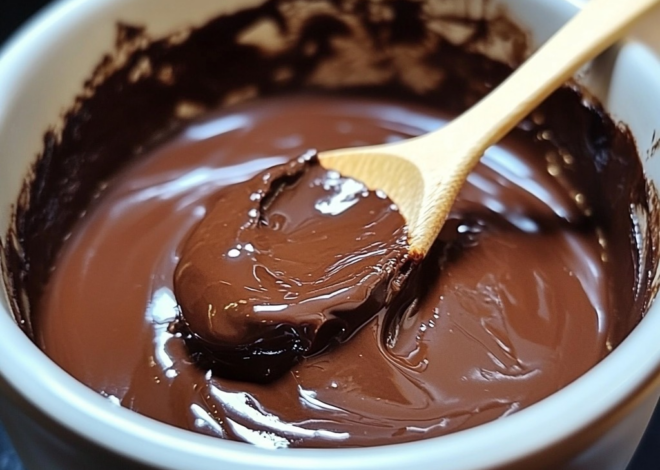 CREMA DE CHOCOLATE PARA RELLENO Y CUBIERTA DE PASTELES