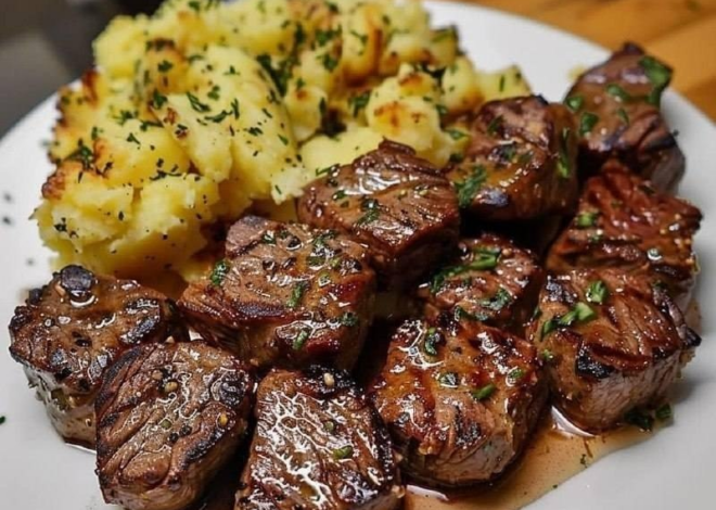 Filete y patatas en sartén