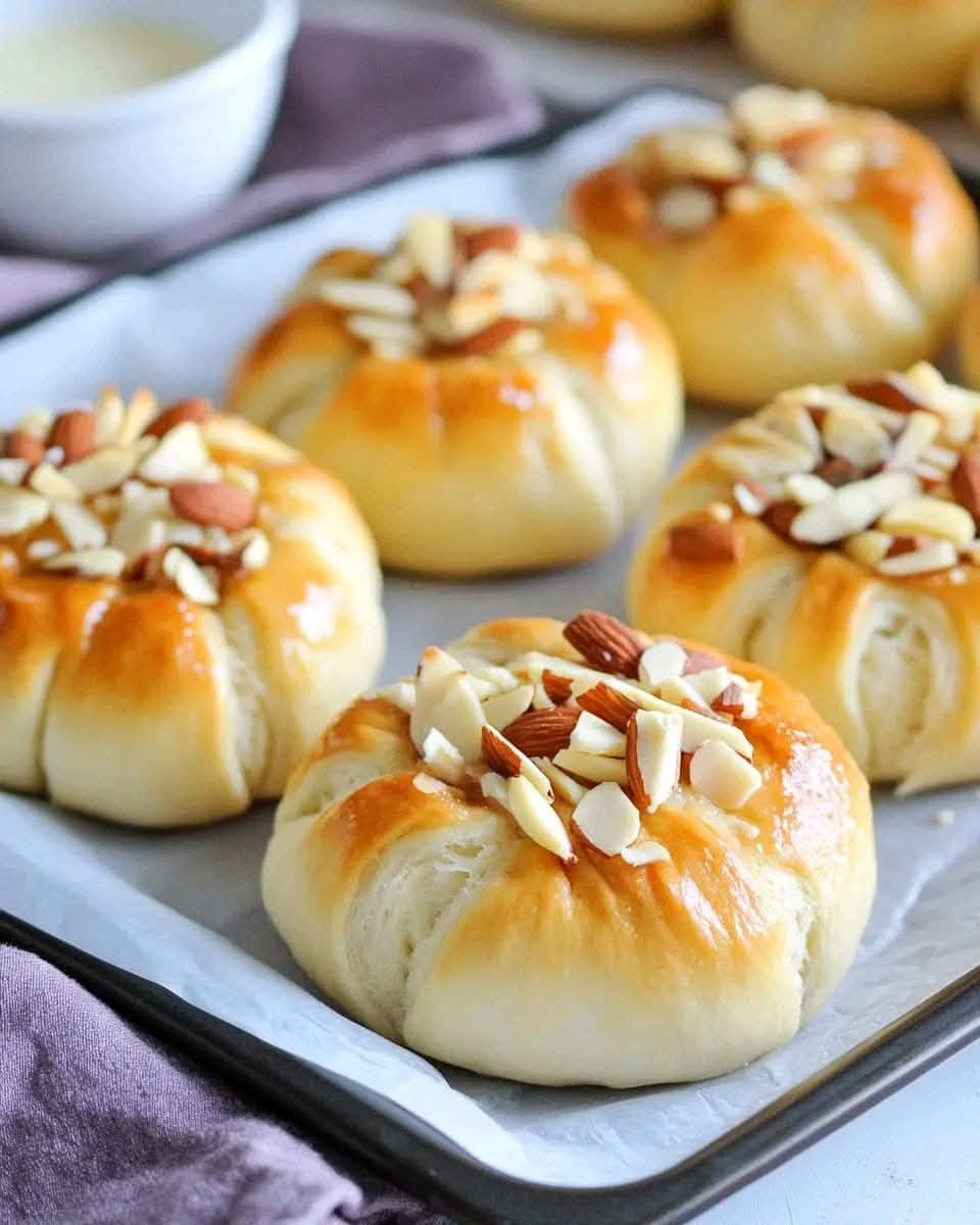 Bollos de Chocolate Blanco con Almendras