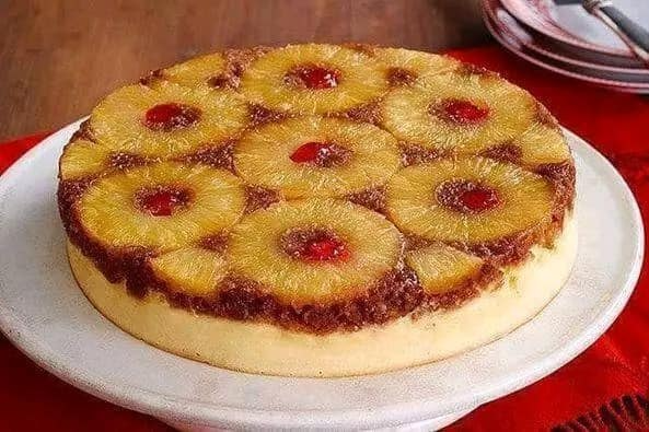 VOLTEADO DE PIÑA CON CHEESECAKE