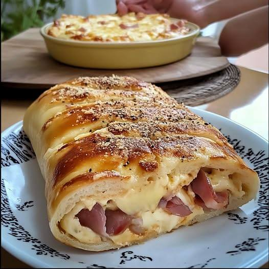 Delicia de pan relleno de jamón y queso